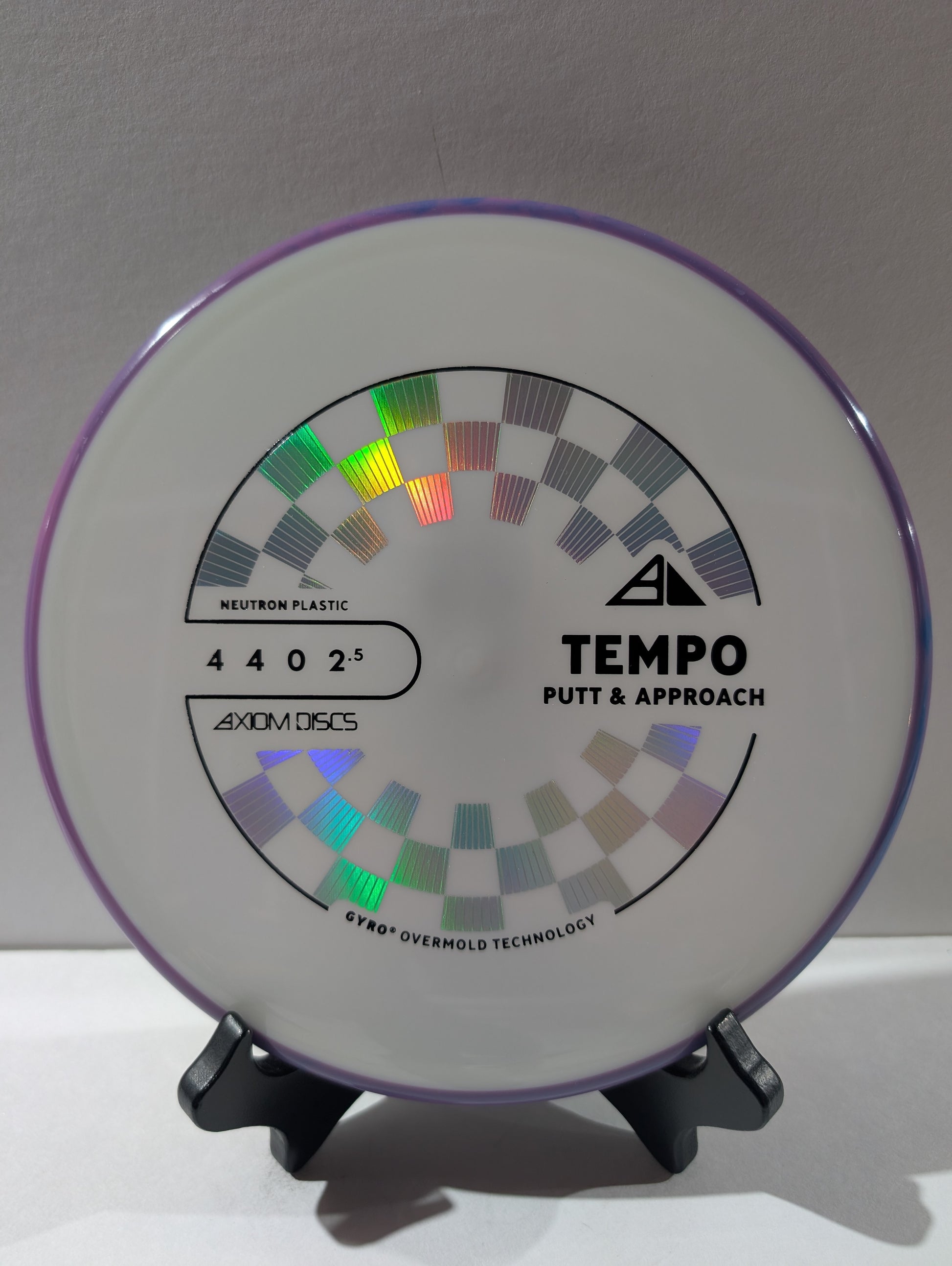 Disc golf disc with 'Tempo Putt & Approach' branding on a stand against a white background
