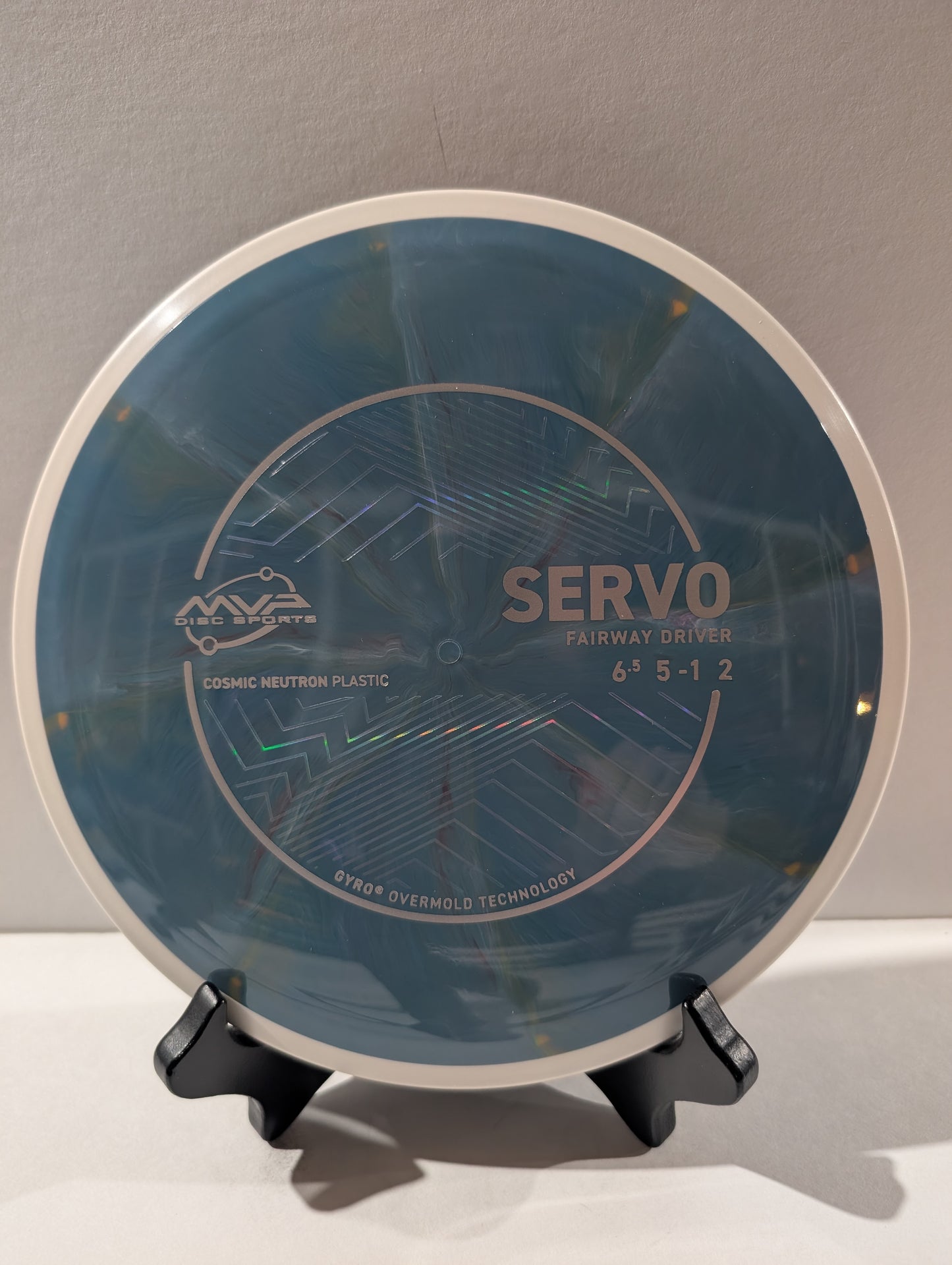 Blue disc golf disc on a stand against a gray background