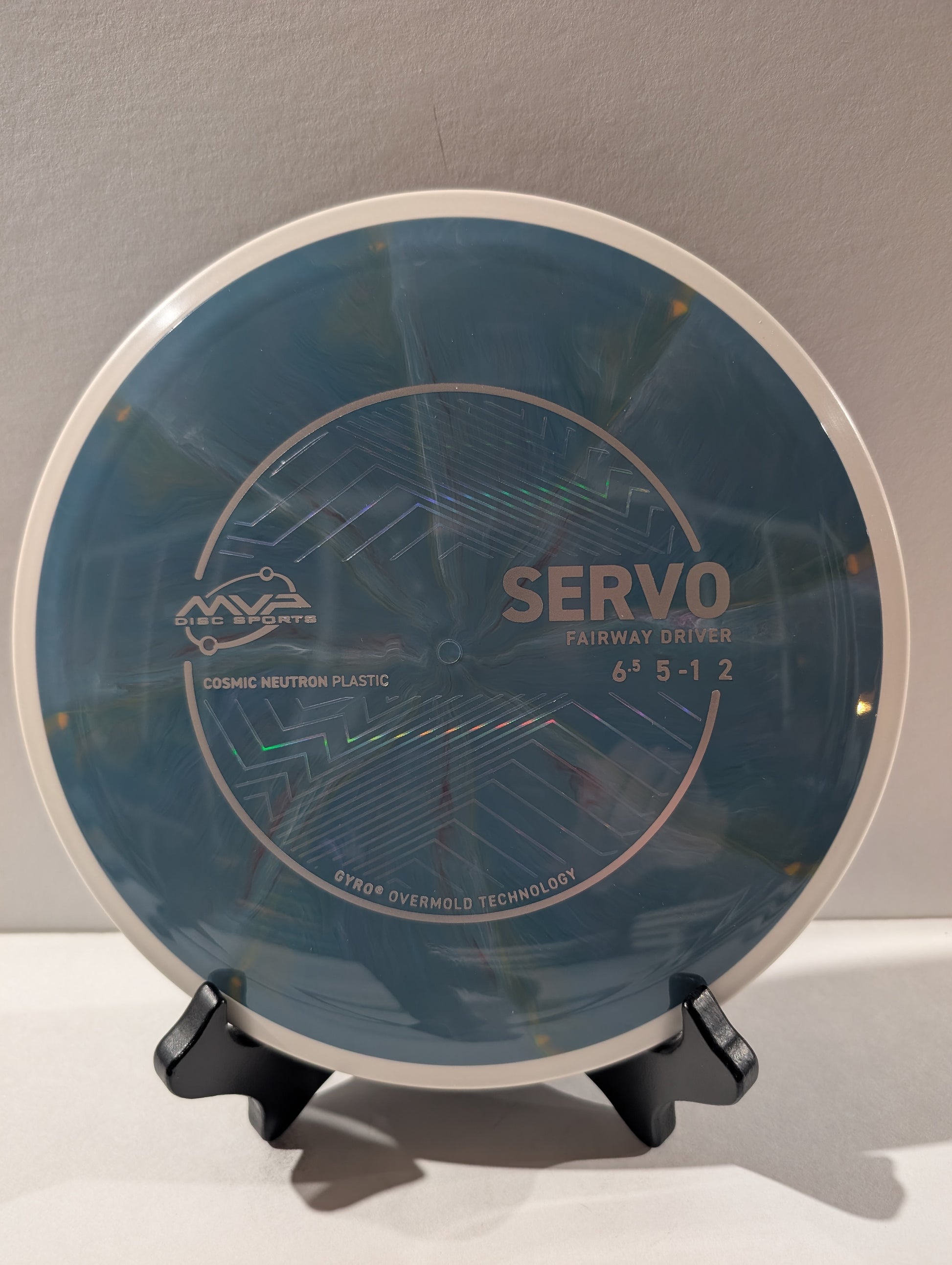 Blue disc golf disc on a stand against a gray background