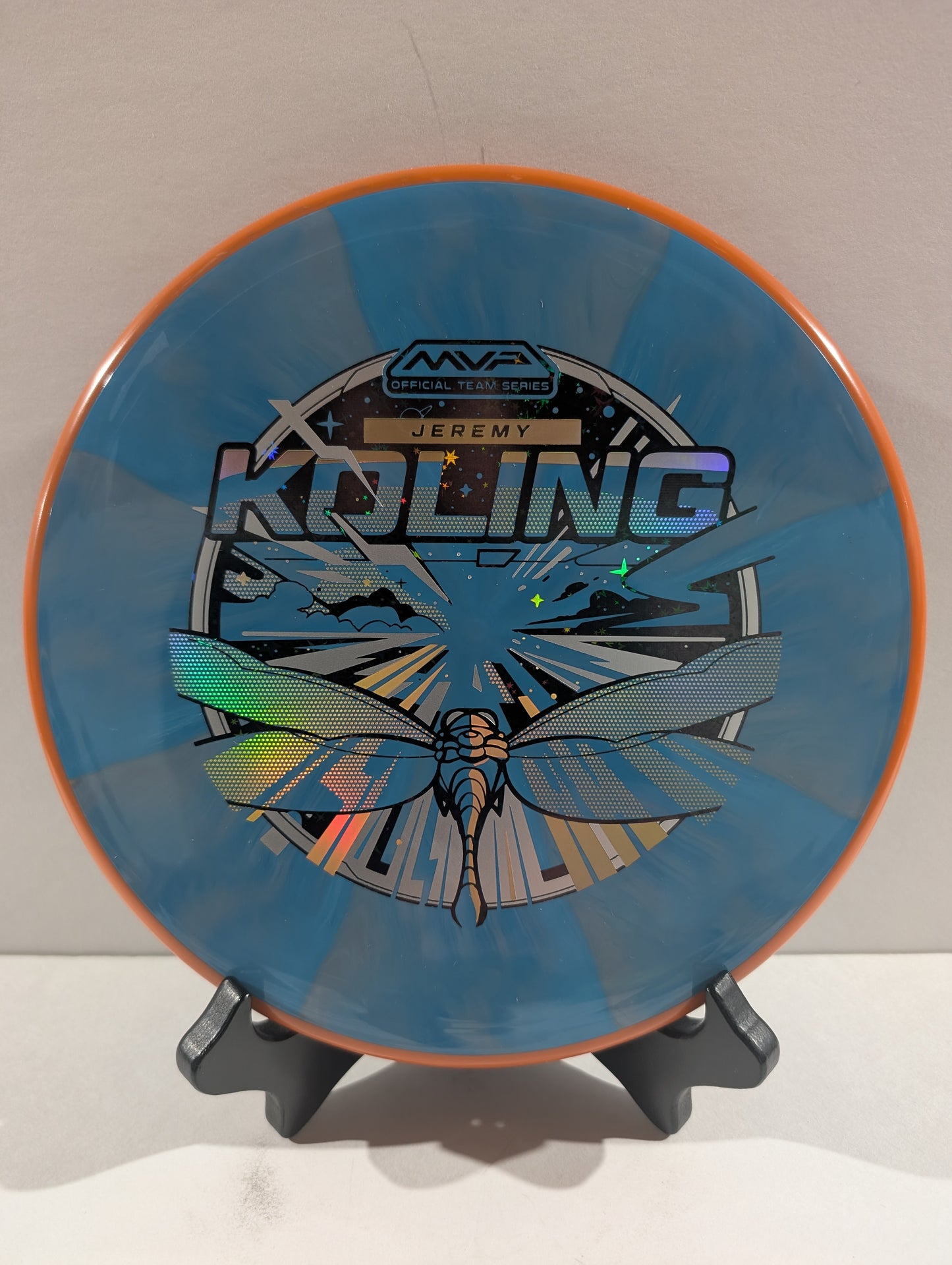 Blue disc with orange rim on a stand against a white background