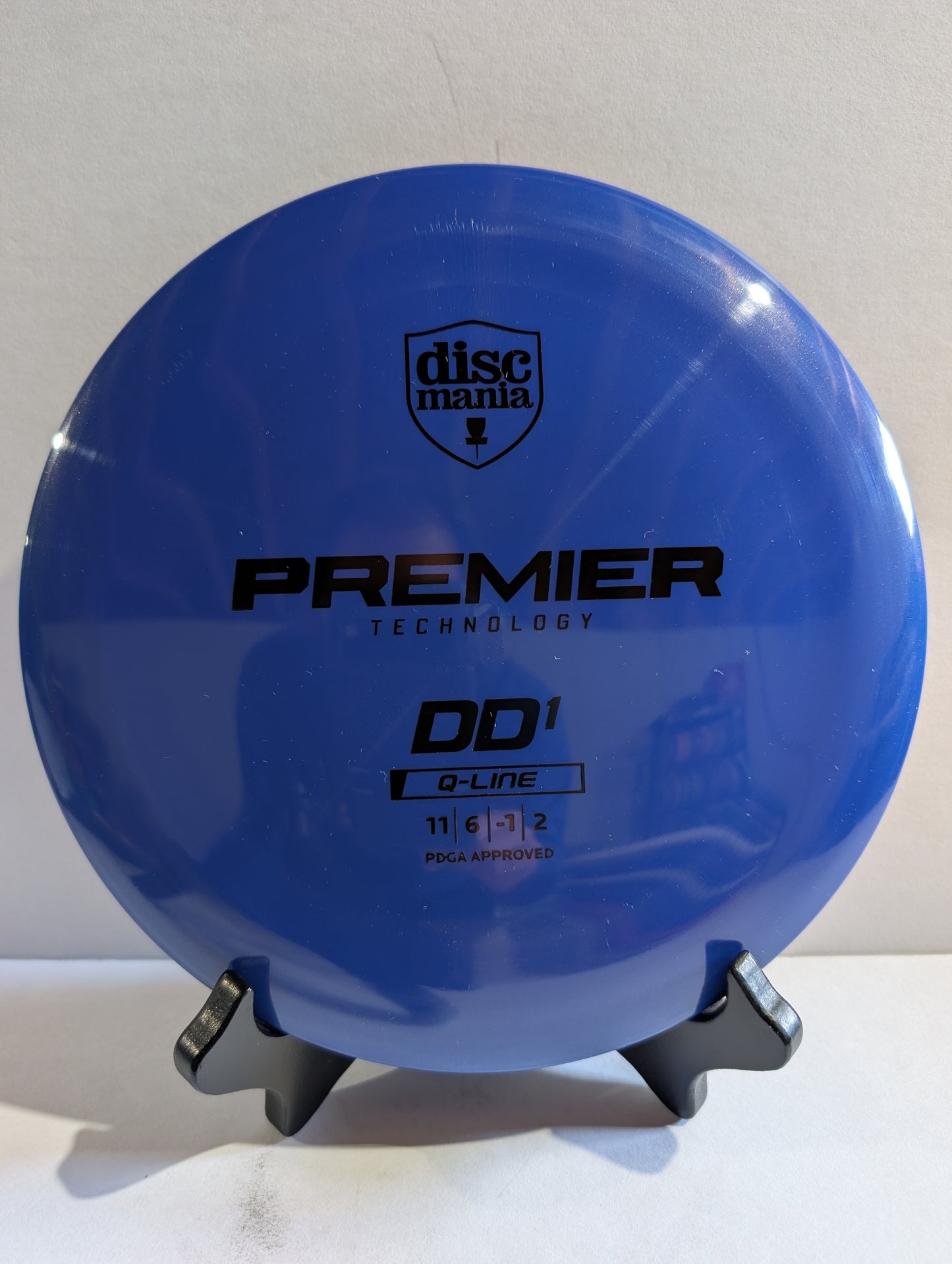 Blue disc with Discmania branding on a white background